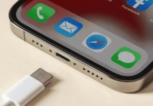 会东苹果15维修分享iPhone15改USB-C接口后能和安卓用户互借充电器吗 